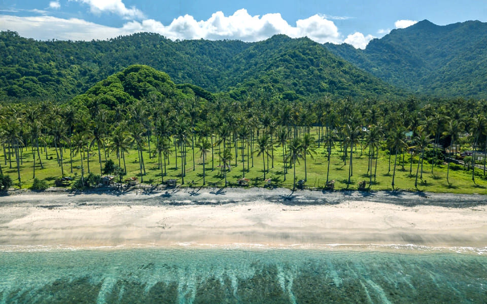 Pasir Hitam Pantai kerandangan Lombok Barat